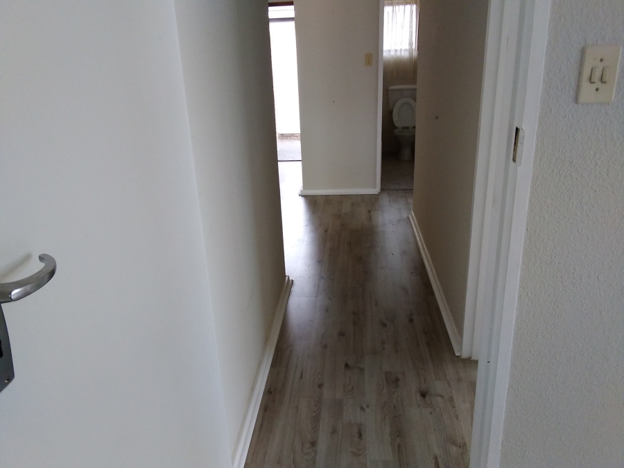 To Let 3 Bedroom Property for Rent in Somerset Park Western Cape